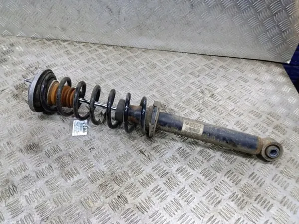 BMW F10 528xi Taka-Oikea Jousitus OEM image 3