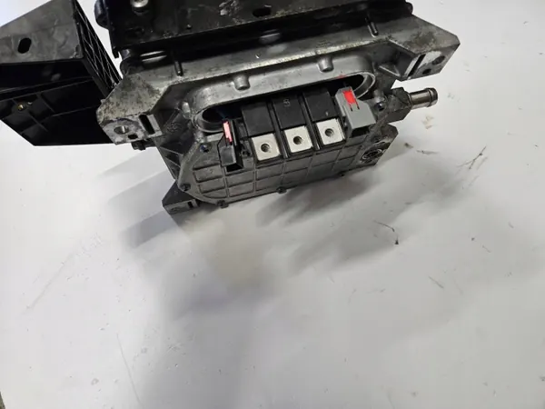 Module chargeur batterie OEM 290105423r Dacia Spring image 5