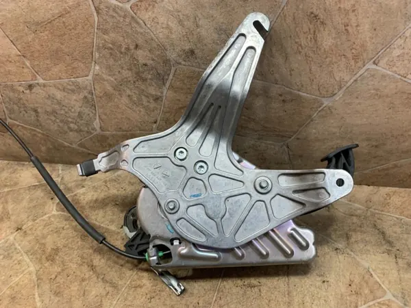 Mercedes-Benz Handbremsmechanismus OEM A2044200684 image 3