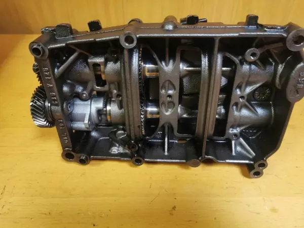 Bomba de aceite Volkswagen OE 03L115105D - Usada image 9