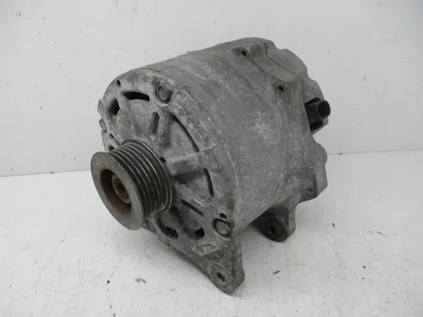 Audi Q7 A4 3.0 TFSI Vaihtovirtageneraattori 190A Hitachi image 3