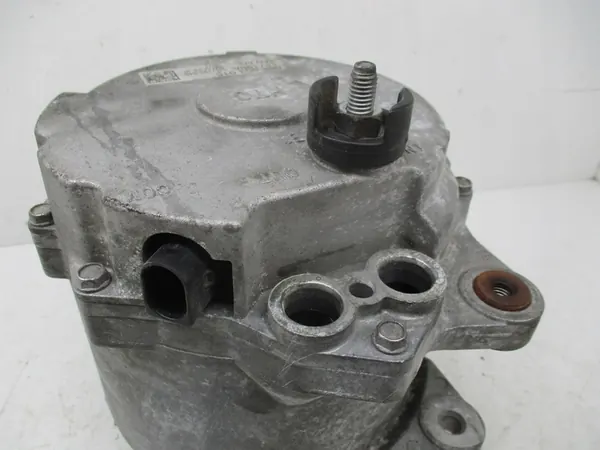 Audi Q7 A4 3.0 TFSI Vaihtovirtageneraattori 190A Hitachi image 6