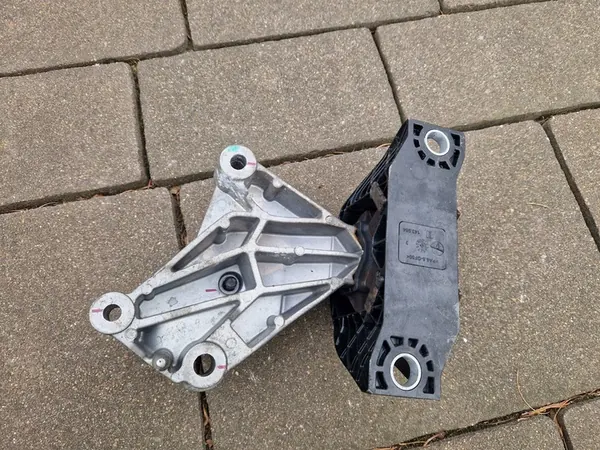 Supporto motore Renault Clio IV Captur Sandero II image 4