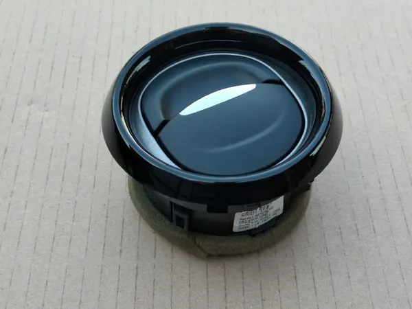 Grelha ventilação direita OEM 687606926R S Renault Captur image 2