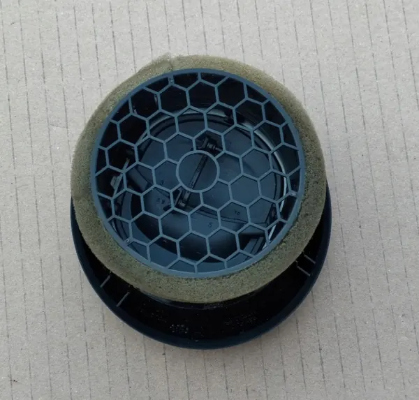 Grelha ventilação direita OEM 687606926R S Renault Captur image 5