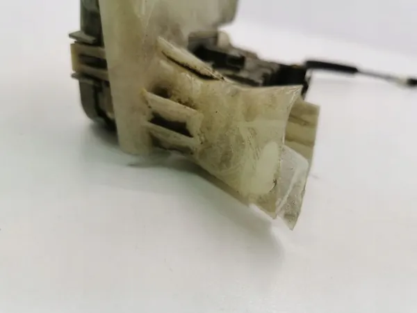 Audi A6 C7 2011 Höger Framdörrslås OEM 8J2837016C image 4