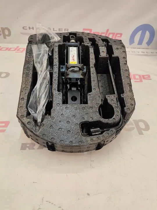 JEEP GRAND CHEROKEE WK2 11-21 Kit d'outils image 3