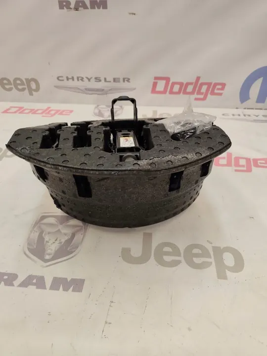 JEEP GRAND CHEROKEE WK2 11-21 Kit d'outils image 4