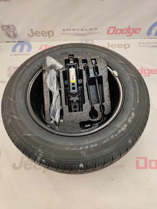 JEEP GRAND CHEROKEE WK2 11-21 Kit d'outils image 6