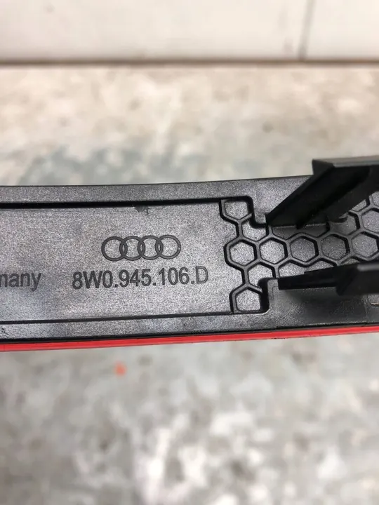 Takavalo Oikea Audi A4 B9 8W0945106D image 4