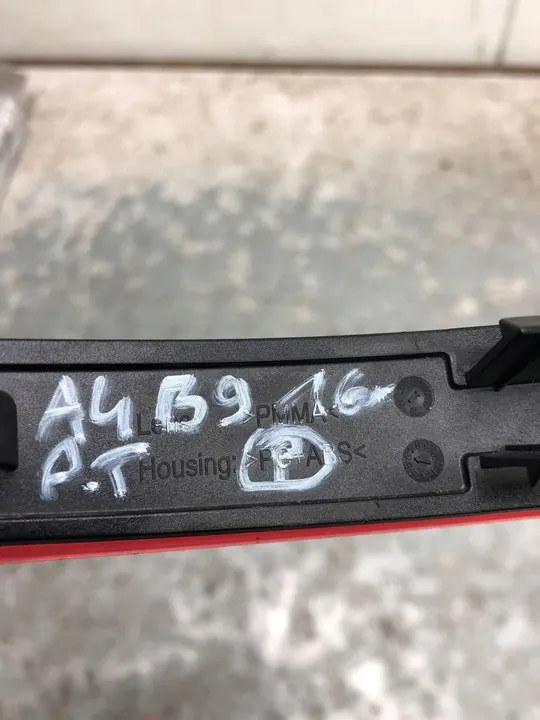 Takavalo Oikea Audi A4 B9 8W0945106D image 5