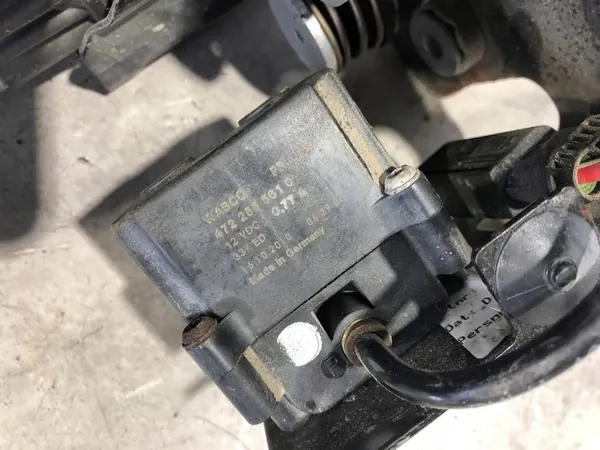 BMW OE 6794465 Suspension Compressor image 4