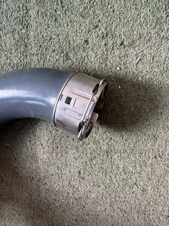 Mercedes Intercoolerrör OEM 256242 - Begagnat skick image 3