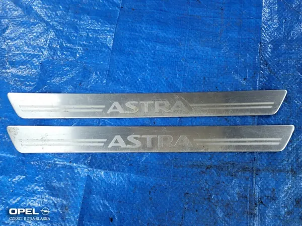 Pegatina de estribo Opel Astra H OEM 13243521 image 2