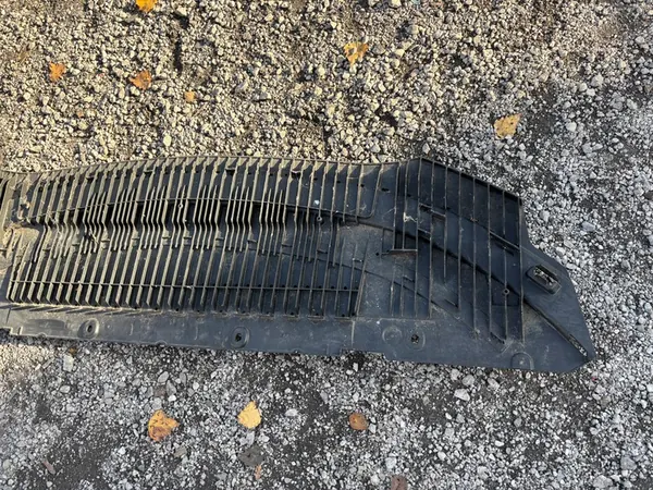 AUDI A7 4G8 Framskärmsplåt OEM 4G8807611E image 2