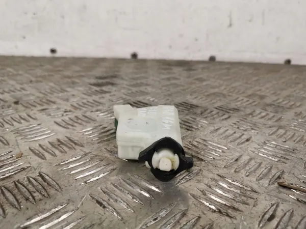 Cerradura tapa combustible Infiniti Q50 OEM FBZ12401 image 4