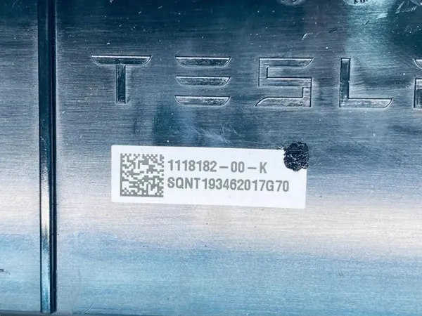 Módulo suspensión neumática Tesla Model 3 OEM 111818200K image 6