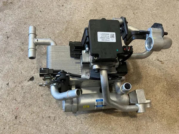 Secador AC KIA EV6 OEM 97725CV000 - Usado image 2