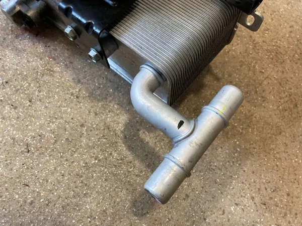 Secador AC KIA EV6 OEM 97725CV000 - Usado image 10