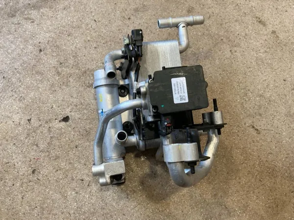 Secador AC KIA EV6 OEM 97725CV000 - Usado image 5