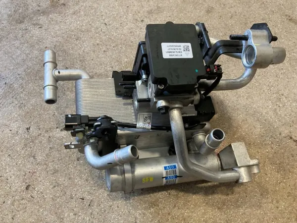 Secador AC KIA EV6 OEM 97725CV000 - Usado image 6