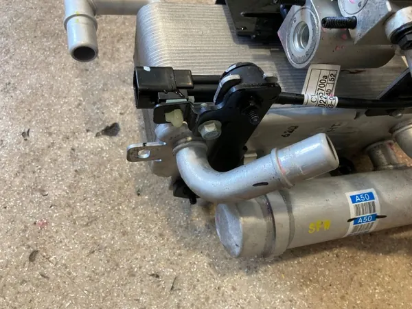 Secador AC KIA EV6 OEM 97725CV000 - Usado image 9