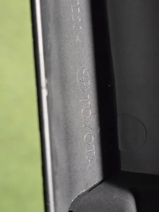 Griglia Centrale Paraurti Anteriore Toyota Yaris IV image 3