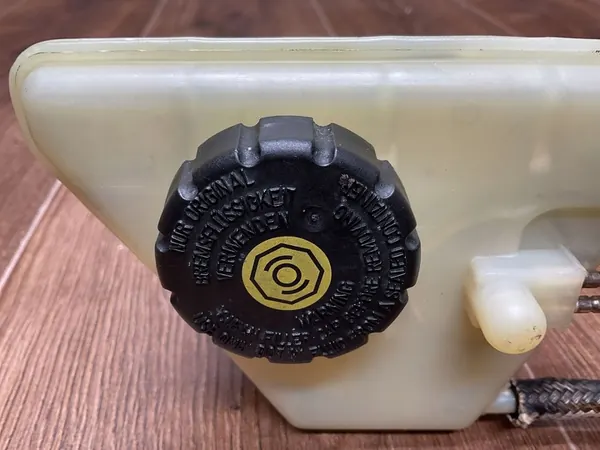 Réservoir de liquide de frein Mercedes-Benz SL R129 image 4