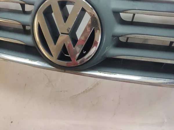 Volkswagen Polo IV Front Grille 2005 image 3