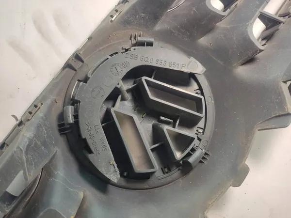 Volkswagen Polo IV Front Grille 2005 image 4