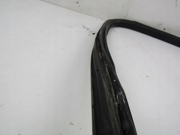 Junta de puerta trasera derecha OEM AK-6-90670 VW Passat B5 image 3