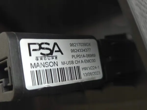 OEM 9824732180 Prise USB Arrière pour Peugeot 208 2023 image 6