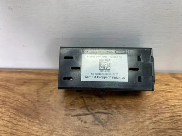 Prise USB Ford Mustang VII OEM MU5T19J252AAPI image 2