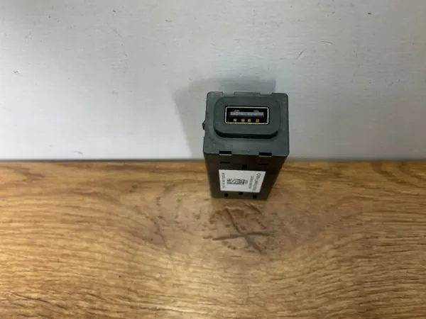 Prise USB Ford Mustang VII OEM MU5T19J252AAPI image 5