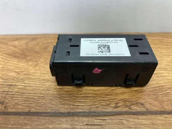 Prise USB Ford Mustang VII OEM MU5T19J252AAPI image 7