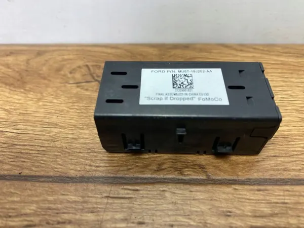Prise USB Ford Mustang VII OEM MU5T19J252AAPI image 8