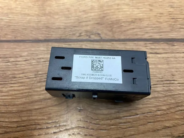 Prise USB Ford Mustang VII OEM MU5T19J252AAPI image 9