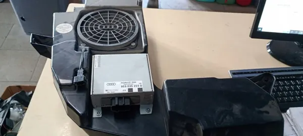 Amplificateur Subwoofer Audi OEM 18351650347 pour A4 B7 image 3