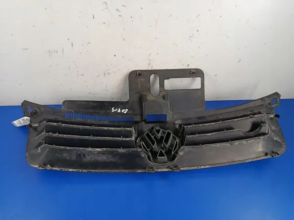 VOLKSWAGEN POLO IV 9N GRILL LOGO 6Q0853651C image 3