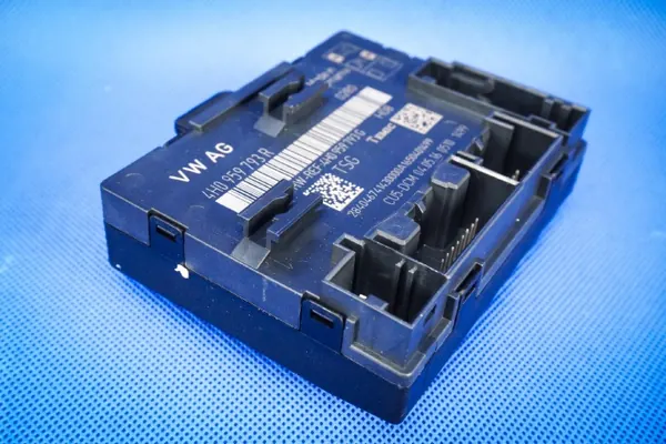 OEM 4H0959793R Voordeur links controller Audi A8 image 3
