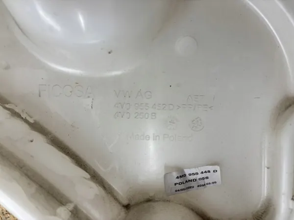 Audi Q7 4M0 Pesulaitteen säiliö OEM 4M0955452D image 3
