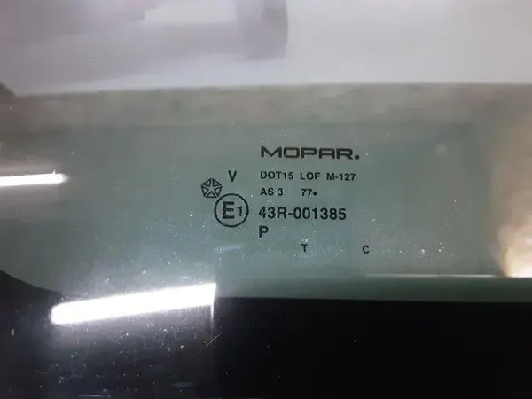 Ventana trasera derecha OEM 05109652AF para Dodge Grand Caravan image 4