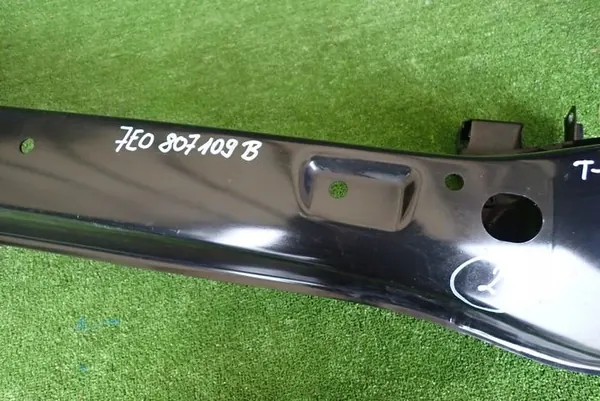 VW T5 03-10 Etupuskuri image 6