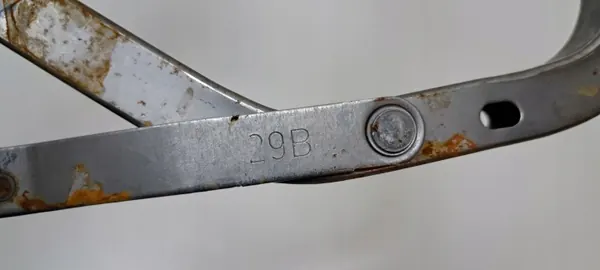 Charnière de coffre Toyota Corolla OEM 6450302270 image 3