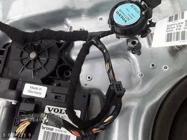 Régulateur de vitre Volvo V50 OEM 8679082lh image 4