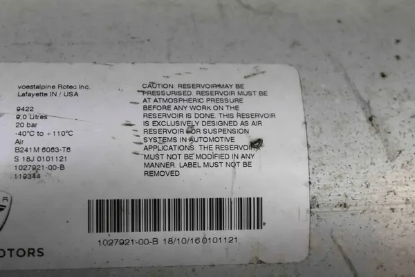 Depósito de aire Tesla OEM 102792100B - Estado usado image 7
