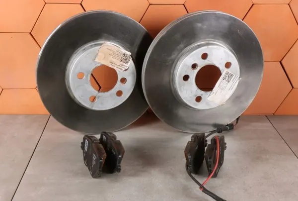 OEM 6891079 Etujarrutlevyt & Palat MINI F65/F66/F67 -malliin image 3