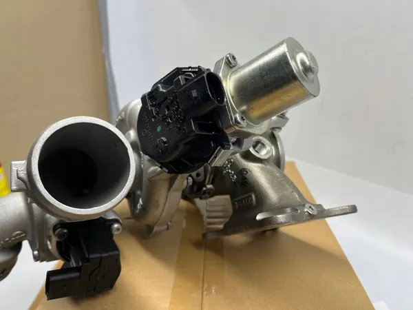 Turbina Audi Q3 2.0 06K145715D image 10