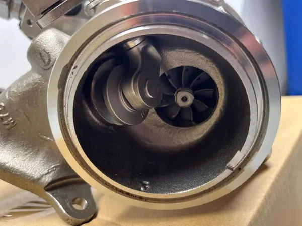 Turbina Audi Q3 2.0 06K145715D image 7