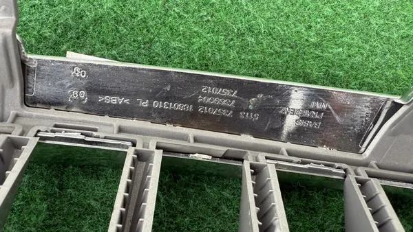 Right Kidney Grill Luxury BMW 7 G11 G12 OEM 51137357012 image 3